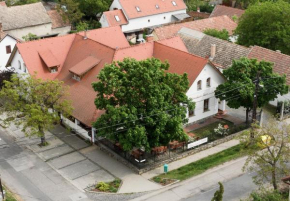 Hotels in Kisoroszi